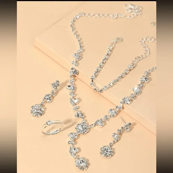 SHEIN Jewelry set - Picture 2 of 3